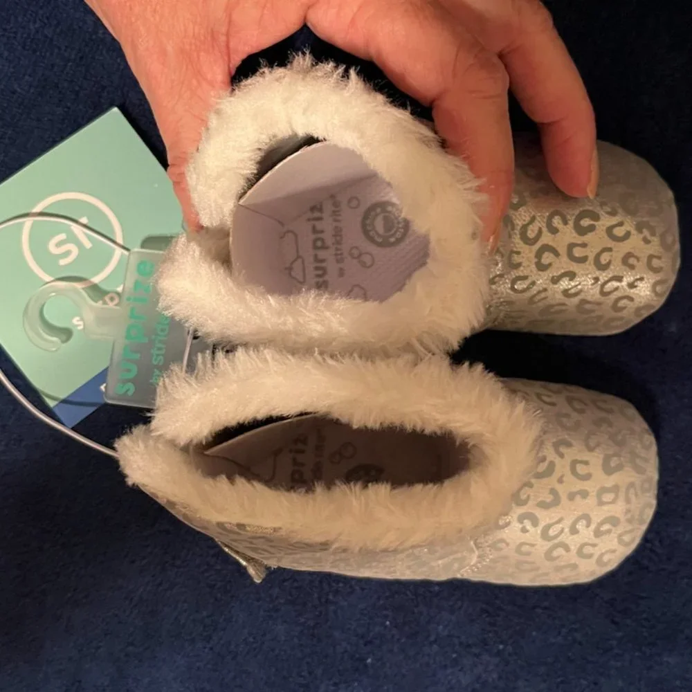 Stride Rite infant girls faux fur lined booties, silver pattern, NWT